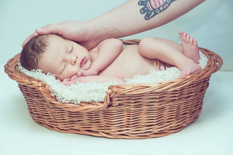 Guide complet 2026 : premiers secours pour bébé à la maison, soyez prêts !